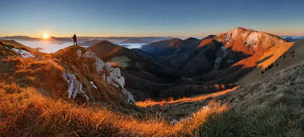 Horské panorama před východem slunce na Slovensku — Stock fotografie