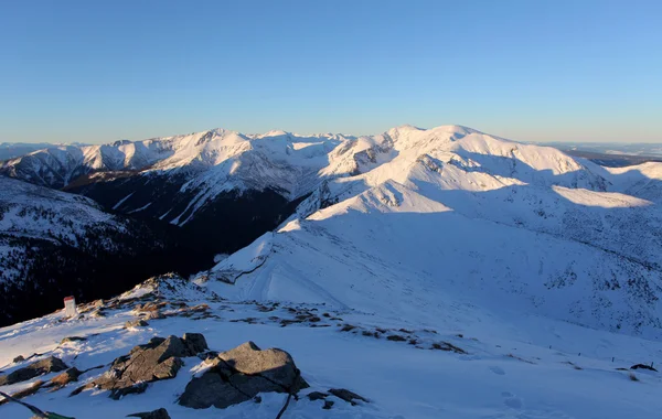 Panorama över vintern Tatrabergen på sunrise — Stockfoto