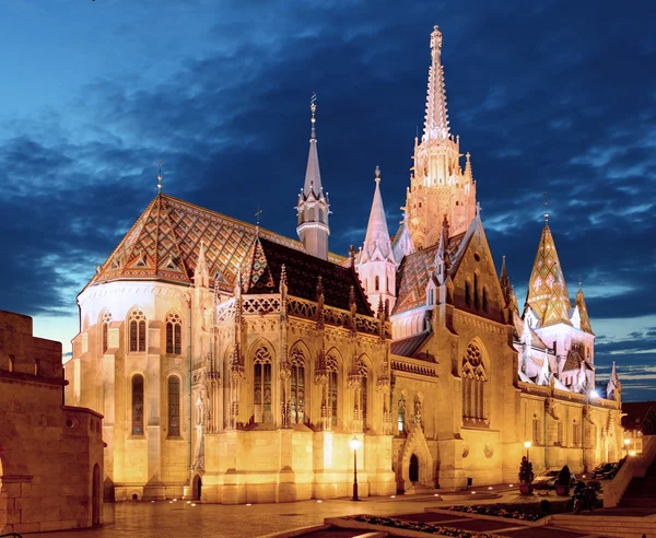 Halászbástya, Mátyás templom, éjjel Budapesten — Stock Fotó