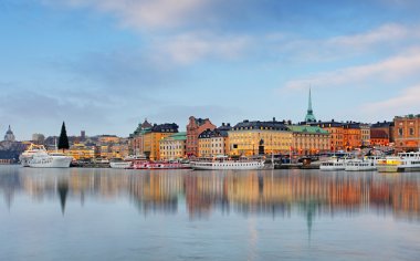 Old Town şafakta görüntüleyin. Stockholm. İsveç