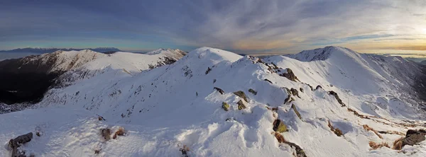 Panorama winter landschap berg, Slowakije — Stockfoto