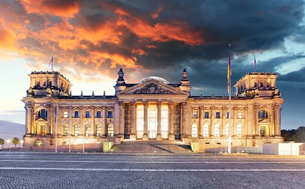 Berlin - Reichstag ve gündoğumu, Almanya — Stok fotoğraf