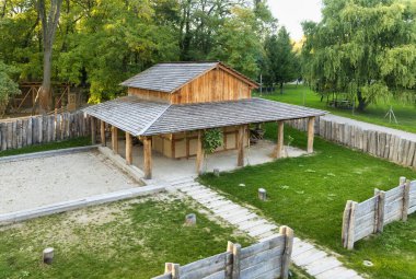 Pac Archeopark - Trnava, Slovakya yakınlarındaki Cifer köyünün panorama hava görüntüsü