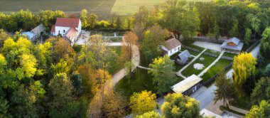 Pac Archeopark - Trnava, Slovakya yakınlarındaki Cifer köyünün panorama hava görüntüsü