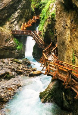 Alplerdeki Autria şelalesi, Kaprun 'daki Sigmund Thun Gorge şelalesi ve kanyonu.