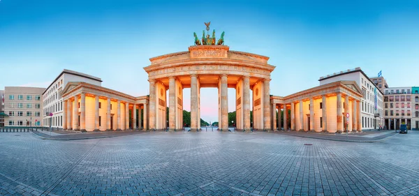 Brandenburger tor panorama, berühmtes denkmal — Stockfoto