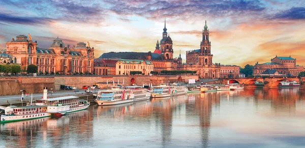 Panorama de Dresden ao pôr do sol, Alemanha — Fotografia de Stock