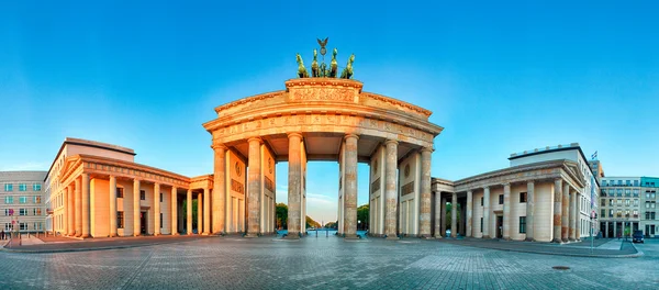 Panorama de la Porte de Brandebourg au lever du soleil à Berlin, Allemagne — Photo