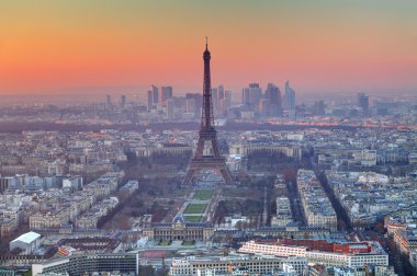 Gün batımında Paris 'in hava manzarası