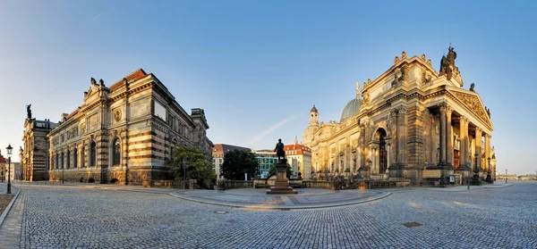 The Dresden Academy of Fine Arts is a vocational university of v — Stock Photo, Image