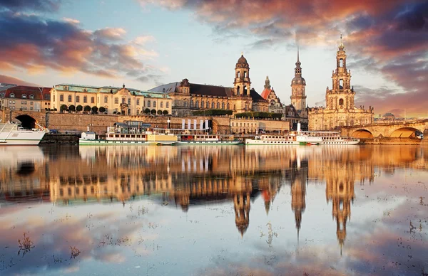 Panorama Drážďan starého města nad řekou Labe. — Stock fotografie