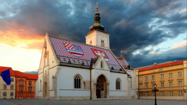 Zagreb kerk - St Mark, Kroatië Time lapse video bij zonsondergang — Stockvideo