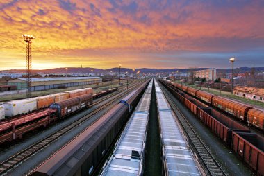 Tren taşımacılığı - kargo demiryolu sanayi