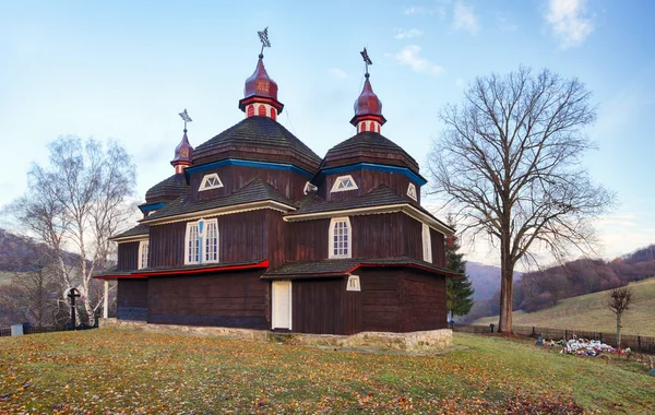 Деревянная церковь, Нижний Комарник, Словакия — стоковое фото