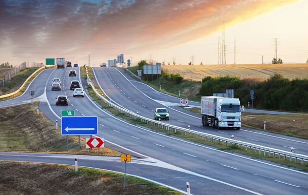 Autostrada w godzinach szczytu — Zdjęcie stockowe