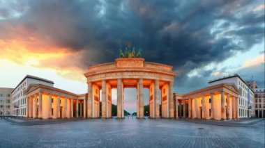 Brandenburg Kapısı panorama, Berlin - zaman atlamalı, Almanya.