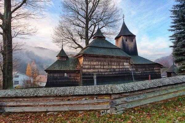 Igreja de madeira, Krajne Cierno, Eslováquia — Fotografia de Stock