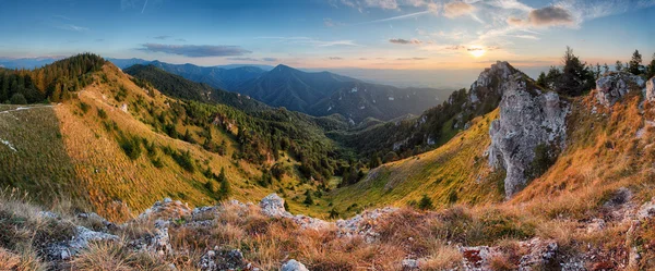 Panoramik Slovakya kırsal dağ sahnesinde — Stok fotoğraf