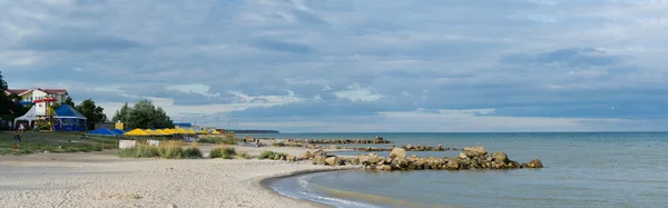 Azak Denizi kıyısında kenarına