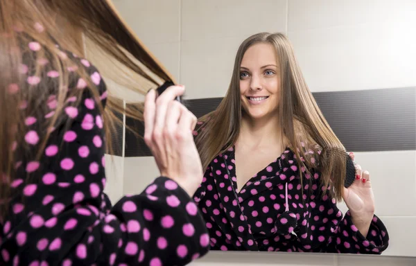 Mujer en el baño —  Fotos de Stock