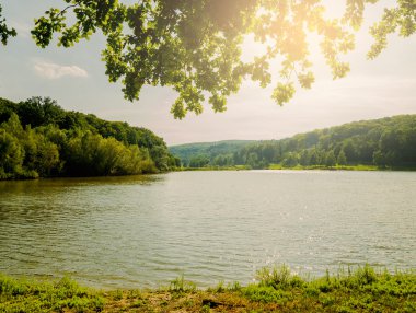 Gün batımında güzel göl