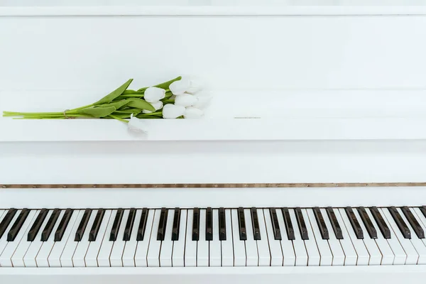 White Piano Flowers Keys Greeting Postcard Place Inscription — Stock Photo, Image