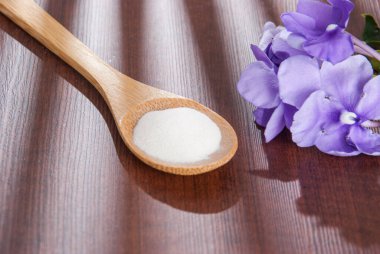 Tahta masadaki hidrolize kolajen proteini...