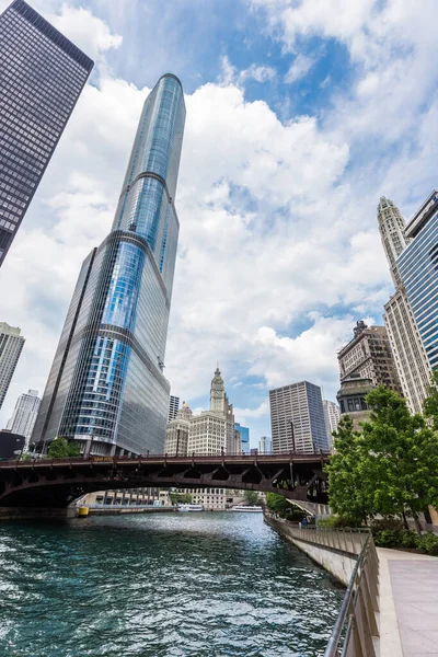 Chicago Centrum Gebouw Door Chicago Riverwalk — Stockfoto