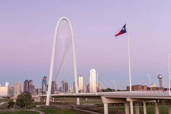 Dallas Downtown Skyline Margaret Hut Hills Bridge Evening Texas — Photo