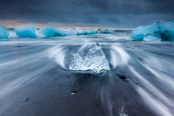 Soluppgång Vid Diamond Beach Jokulsarlon Island Isberg Och Svart Sandstrand — Stockfoto