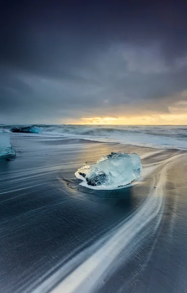 Nascer Sol Praia Diamond Jokulsarlon Islândia Iceberg Praia Areia Preta — Fotografia de Stock