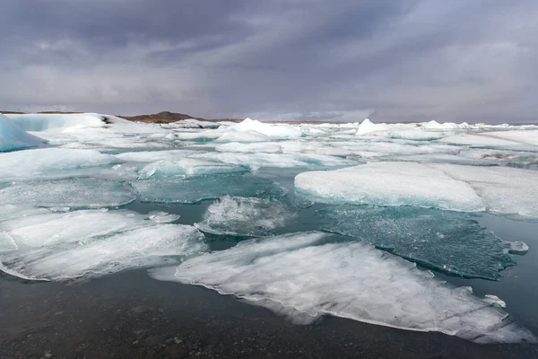 冰岛Jokulsarlon冰川湖的冰山 — 图库照片