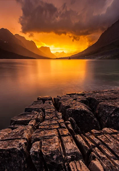 Solnedgång Vid Mary Lake Glacier Nationalpark — Stockfoto
