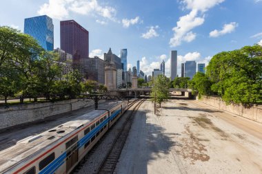 Chicago 'ya yaklaşan tren.