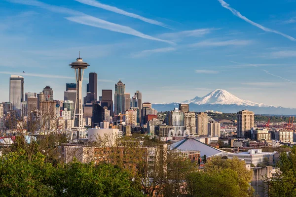 Seattle şehir merkezi, Skyline ve Mount. Rainier, Washington.