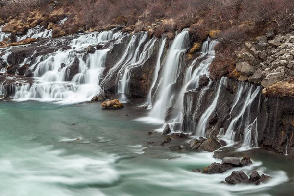 Водоспад Hraunfossar Каскад Ісландії — стокове фото