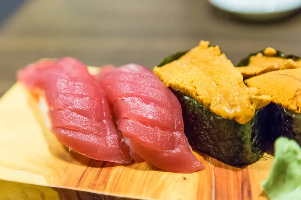 Ton Proaspăt Toro Sushi Arici Mare — Fotografie, imagine de stoc