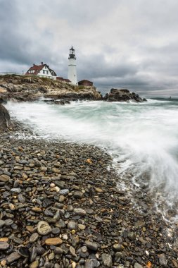 Rock Beach ve Portland Lighthouse Cape Elizabeth, Maine 'de