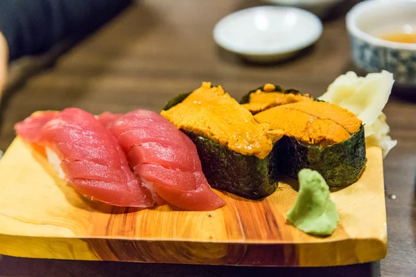 Ton Proaspăt Toro Sushi Arici Mare — Fotografie, imagine de stoc