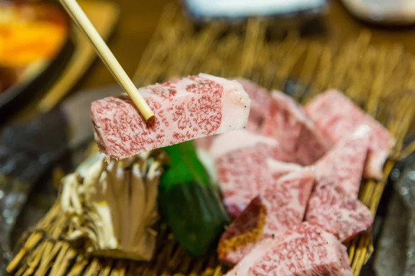 쌀가루와 스테이크 일본식 생쇠고기 — 스톡 사진