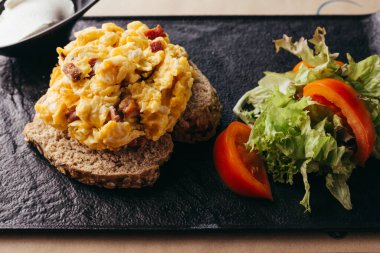 Lezzetli ve lezzetli omlet.