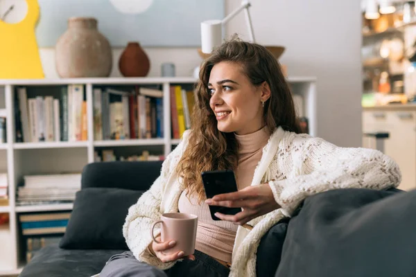 Woman Relaxing Sofa While Drinking Morning Coffee Her Home — Stock Photo, Image