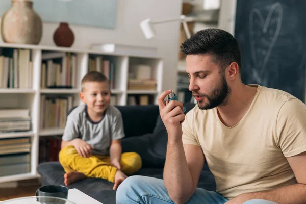 Father Using Asthma Pump Home — Stock Photo, Image