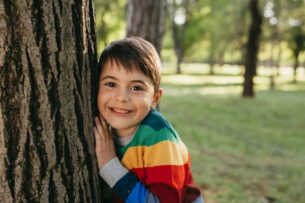 Portrait Young Cute Boy Leaned Tree Public Park — Stock Photo, Image