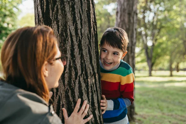 Mother Playing Her Child Public Park — Stock Photo, Image