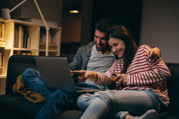 Pareja Compras Línea Desde Casa — Foto de Stock