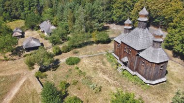 Güneşli bir günde yaz manzaraları