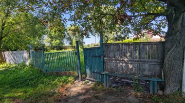 Yazın kırsalda güneşli bir günde