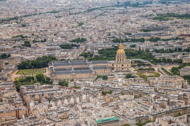 Paris 'in yaz manzarası ve mimarisi