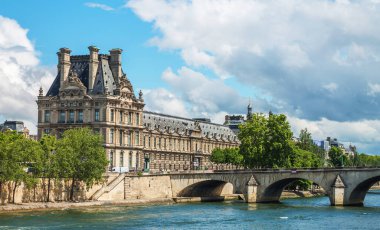 Paris 'in yaz manzarası ve mimarisi